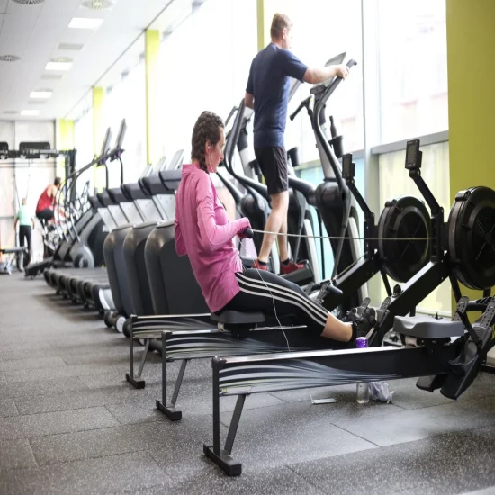 Tapis en caoutchouc d'intérieur hautement élastiques pour le fitness